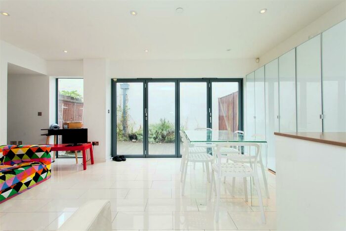4 Bedroom House To Rent In Yale Terrace, London, N19