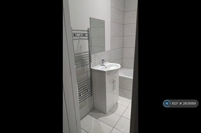 2 Bedroom Flat To Rent In Bury Road, Rawtenstall, Rossendale, BB4