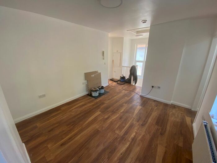 3 Bedroom Flat To Rent In Tanfield Avenue, Neasden, NW2