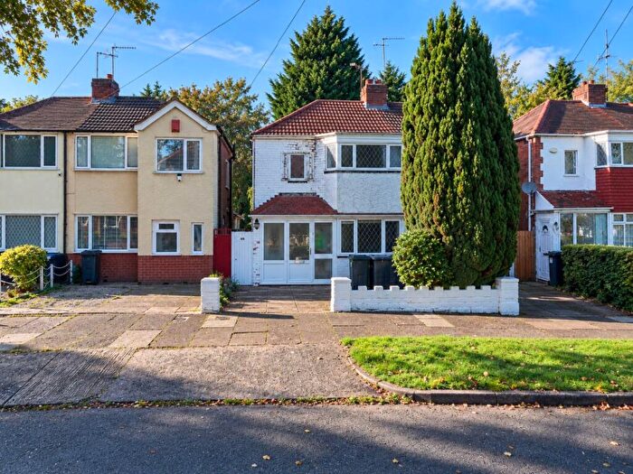 2 Bedroom Semi Detached House For Sale In Courtenay Road, Birmingham, B44