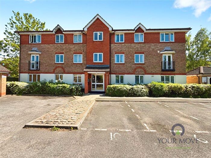 2 Bedroom Flat For Sale In Bodiam Court, Maidstone, Kent, ME16