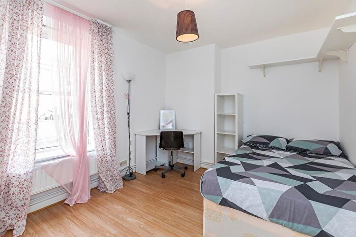4 Bedroom Flat To Rent In Hollybush Gardens, London, E2