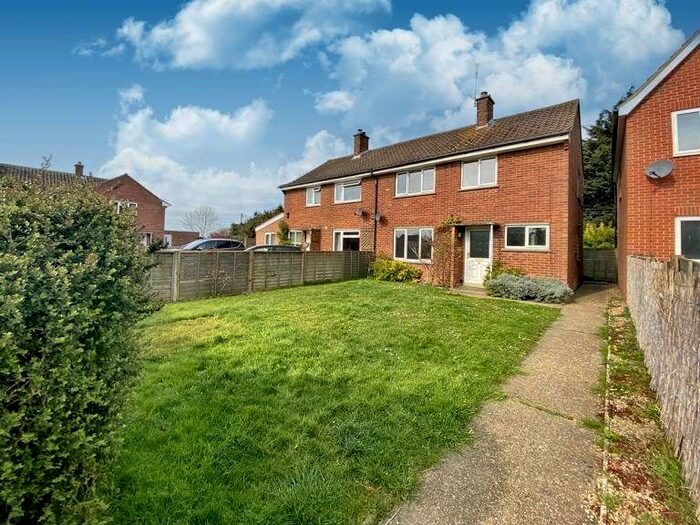 3 Bedroom Semi-Detached House For Sale In Hocket Crescent, Tunstall, Woodbridge, IP12