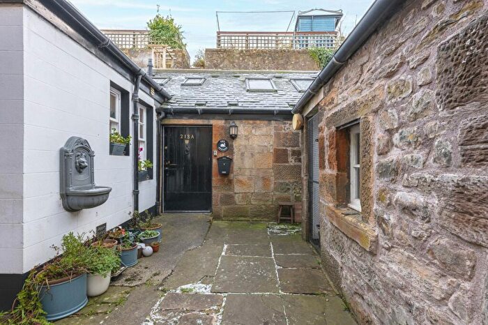 2 Bedroom Cottage For Sale In High Street, Linlithgow, EH49