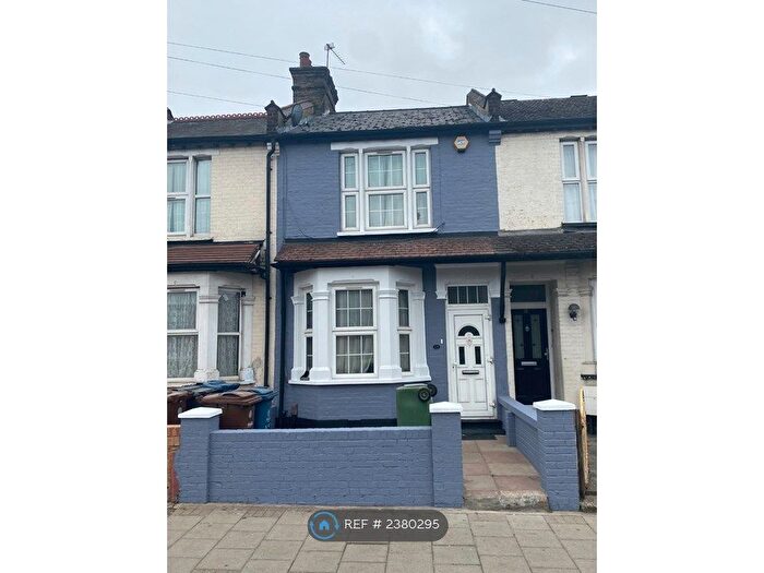 4 Bedroom Terraced House To Rent In Byron Road, Wealdstone, Harrow, HA3