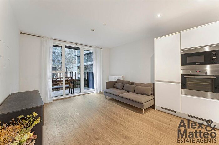 1 Bedroom Flat To Rent In Bloom Heights, Surrey Quays, SE8