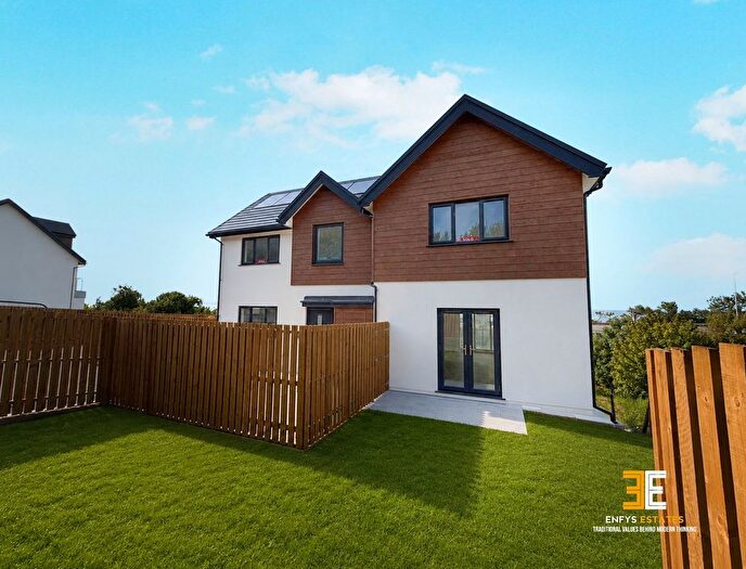 2 Bedroom Flat For Sale In Galwad Y Mor, Penmaenmawr, LL34
