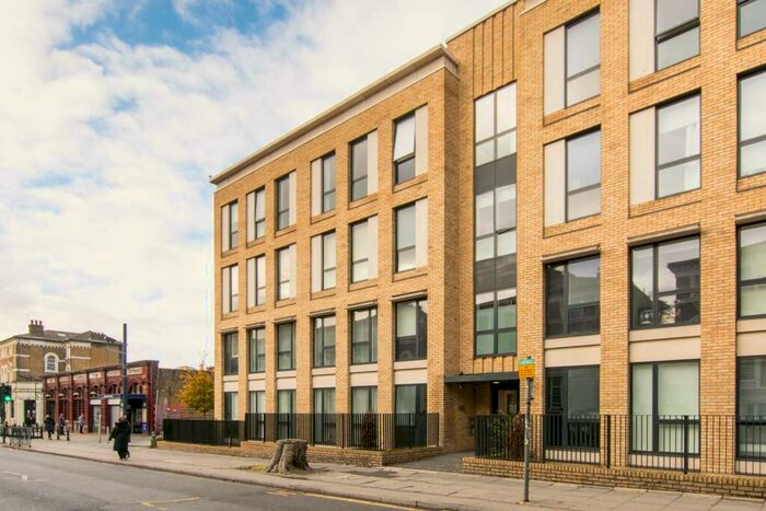 3 Bedroom Flat To Rent In Cambridge Avenue, Kilburn, London, NW6