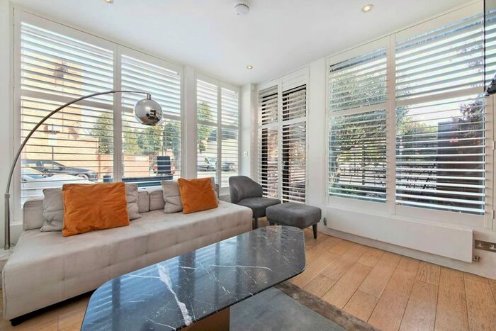 3 Bedroom Semi-Detached House To Rent In Halliford Street, Islington, London, N1
