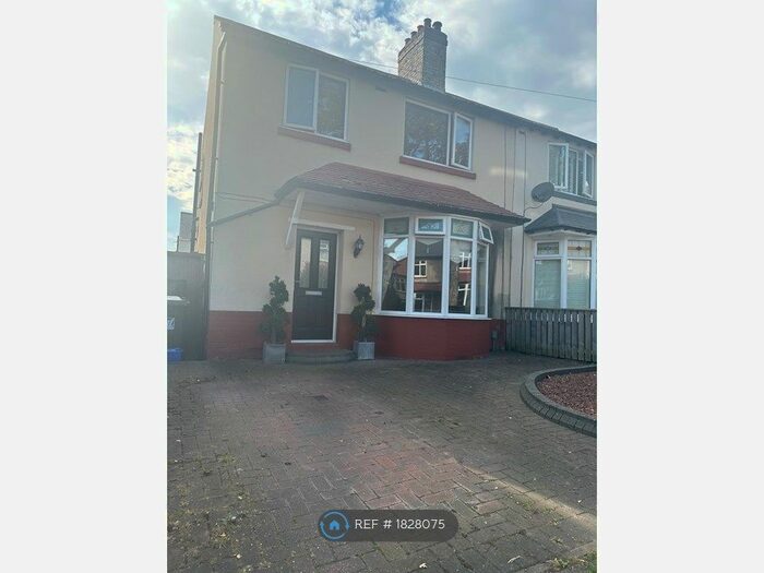 3 Bedroom Semi-Detached House To Rent In Hillfield, Whitley Bay, NE25
