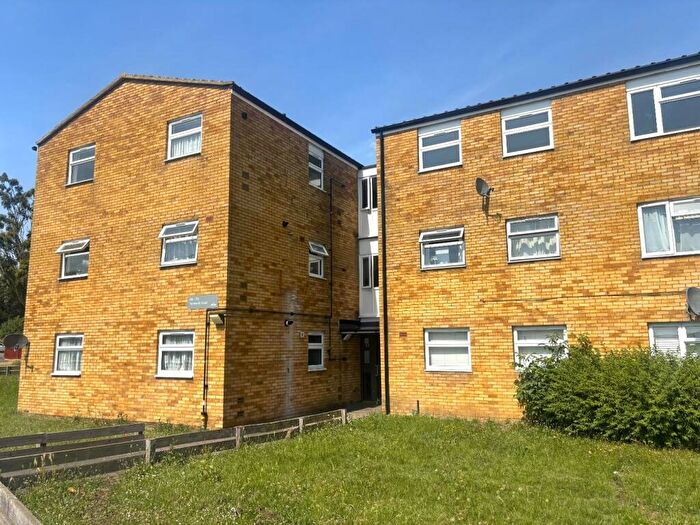 2 Bedroom Flat For Sale In Yarmouth Road, Stevenage, SG1