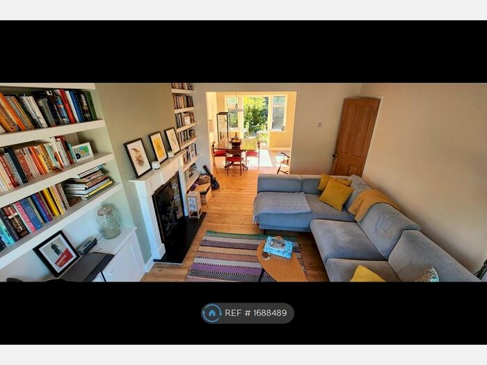 3 Bedroom Semi-Detached House To Rent In Brighton, Brighton, BN2