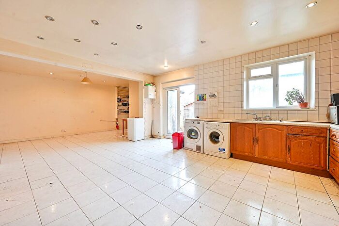 6 Bedroom Property For Sale In Greenford Avenue, Hanwell, London, W7