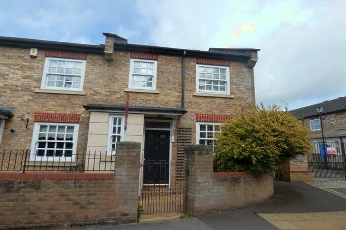 3 Bedroom End Of Terrace House To Rent In Queen Street, Taunton, TA1