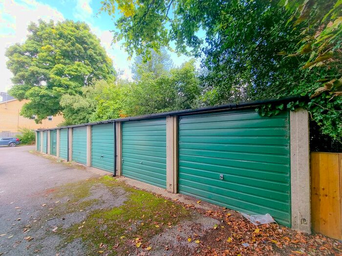 2 Bedroom Flat To Rent In Kenilworth Court, Hempstead Road, Watford, WD17