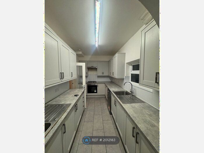 7 Bedroom Detached House To Rent In Great West Road, Isleworth, TW7