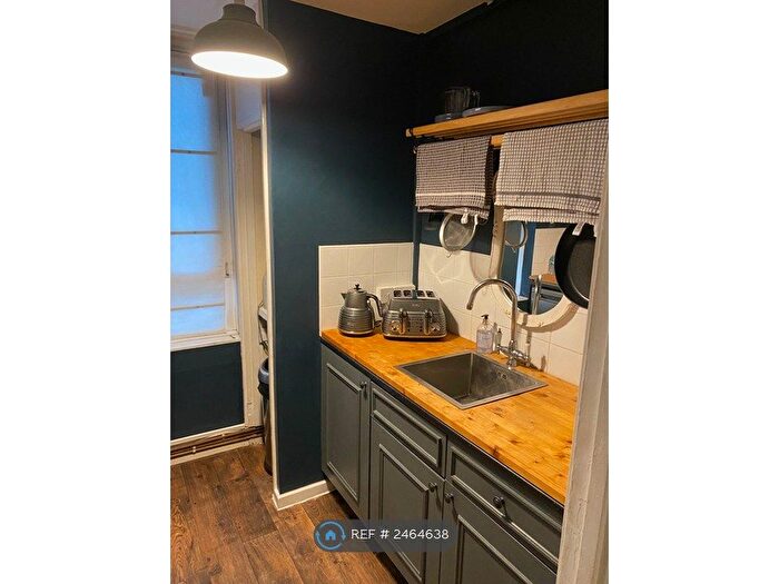 Studio To Rent In St. Luke's Estate, London, EC1V