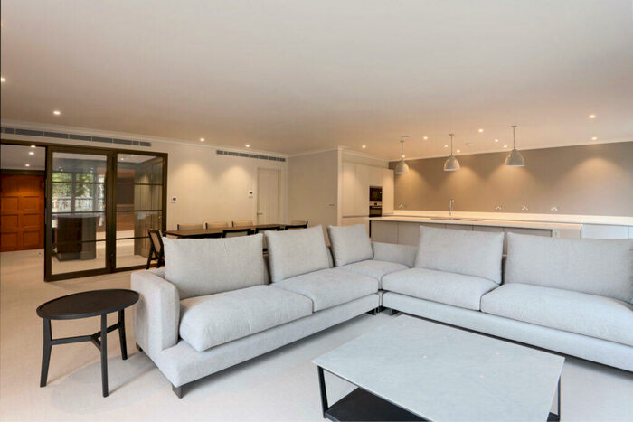 2 Bedroom Apartment To Rent In Kings Chelsea, Chelsea, SW10