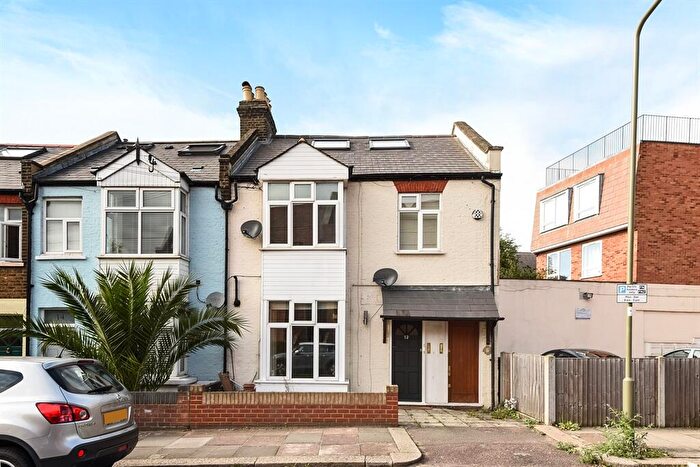 2 Bedroom Flat To Rent In Birkbeck Road, London, N12