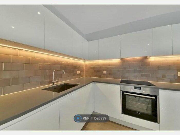 1 Bedroom Flat To Rent In Royal Crest Avenue, London, E16