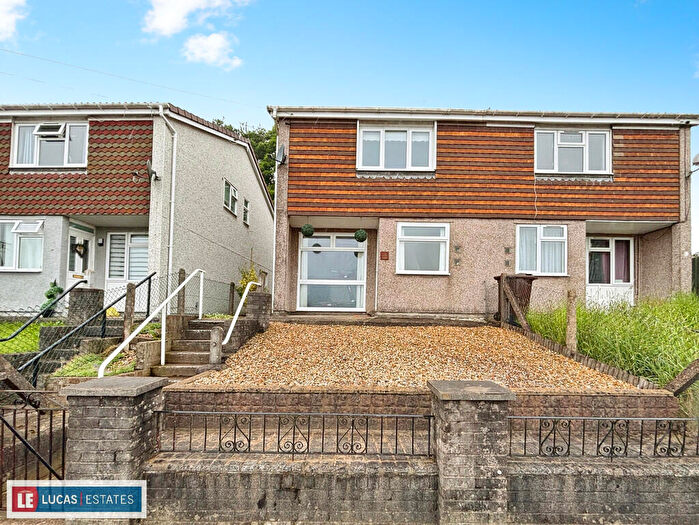 2 Bedroom Semi-Detached House For Sale In Albany Road, Blackwood, NP12