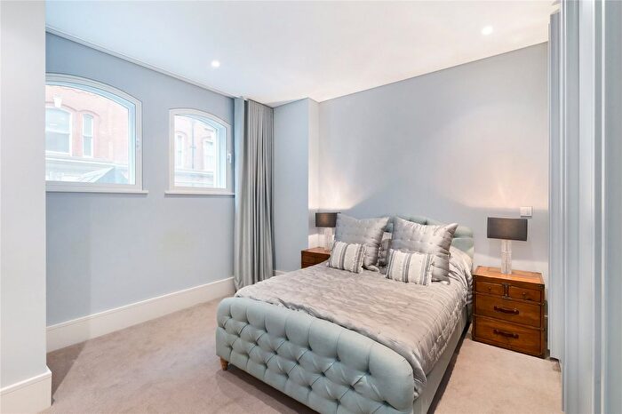 3 Bedroom Flat To Rent In Hay Hill, London, W1J