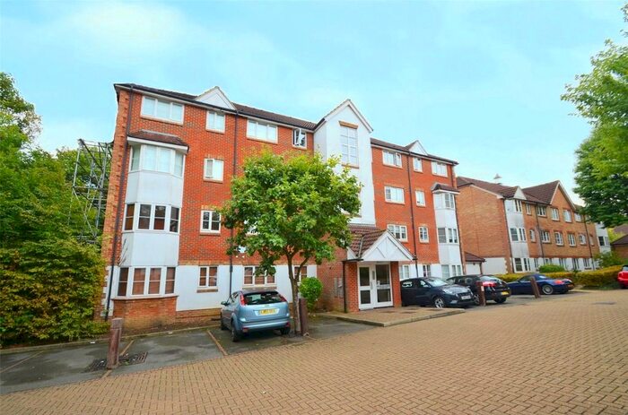 2 Bedroom Flat To Rent In Autumn Drive, Sutton, Surrey, SM2