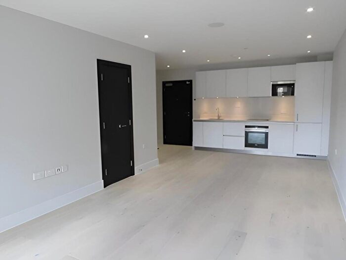 1 Bedroom Flat To Rent In Peckham Road, Camberwell, London, SE5