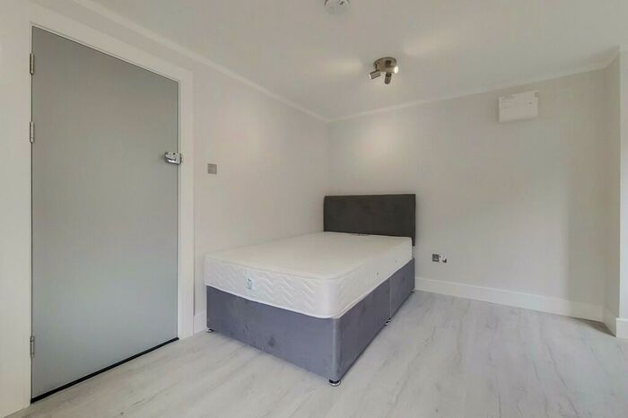 Studio To Rent In The Drive, London, NW11