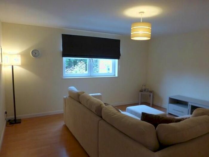 2 Bedroom Flat To Rent In Margaret Place, Aberdeen, AB10