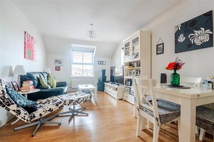 2 Bedroom Apartment For Sale In Eastgate Court, Church Street, Dunstable, Bedfordshire, LU5
