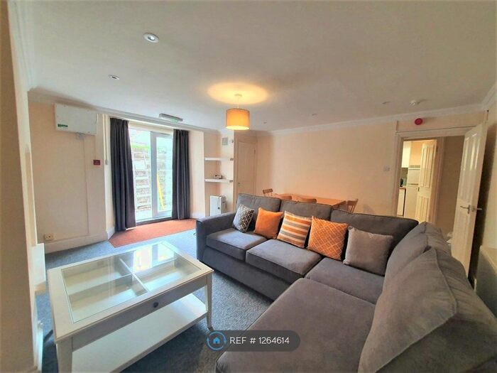 3 Bedroom Flat To Rent In Cotham, Bristol BS6