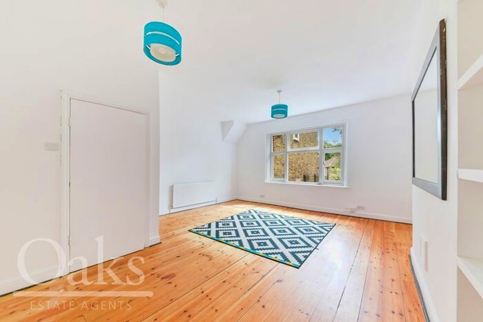 2 Bedroom Flat To Rent In Palace Road, London, SW2