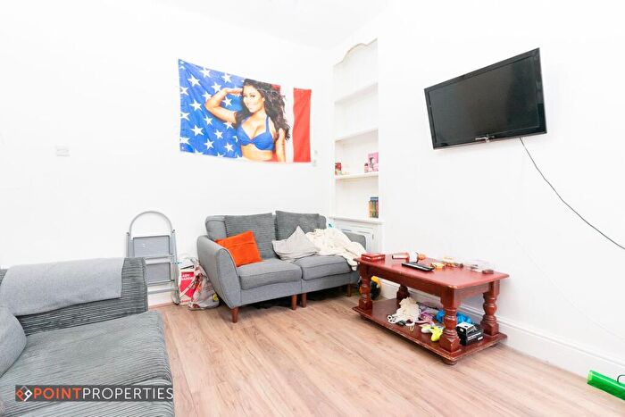 4 Bedroom Terraced House To Rent In Bedroom, Hannan Road, L6