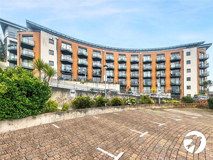 2 Bedroom Flat To Rent In Barrier Road, Chatham, Kent, ME4