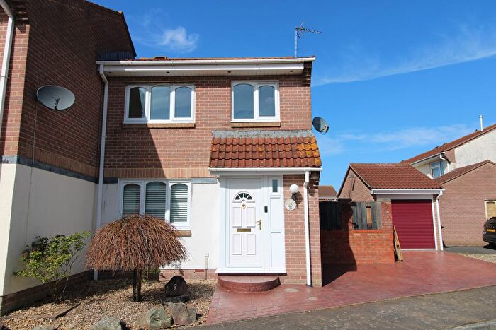 3 Bedroom Semi-Detached House To Rent In Carlton Drive, Bridgwater, TA6
