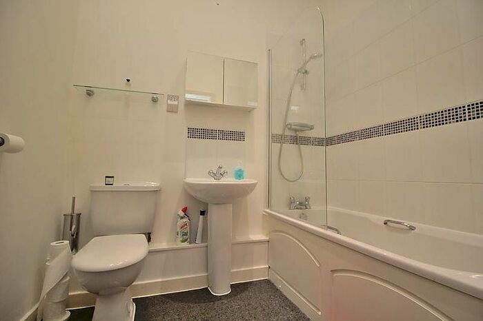 1 Bedroom Flat To Rent In Thompson Court, Broomfield Road, CM1