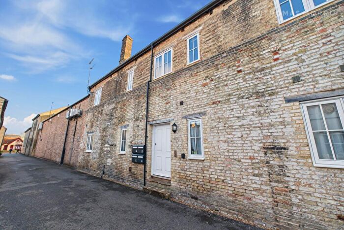 2 Bedroom Apartment For Sale In East Street, St. Ives, Cambridgeshire, PE27