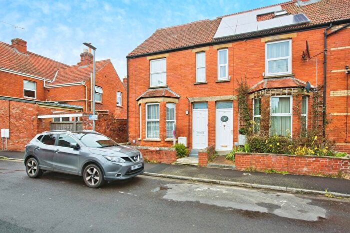 3 Bedroom End Of Terrace House For Sale In Manor Road, Yeovil, BA20