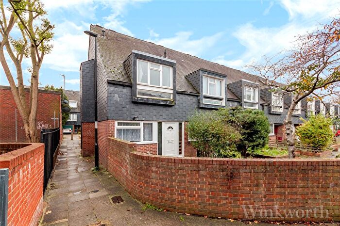 3 Bedroom Property To Rent In Ludwick Mews, London, SE14