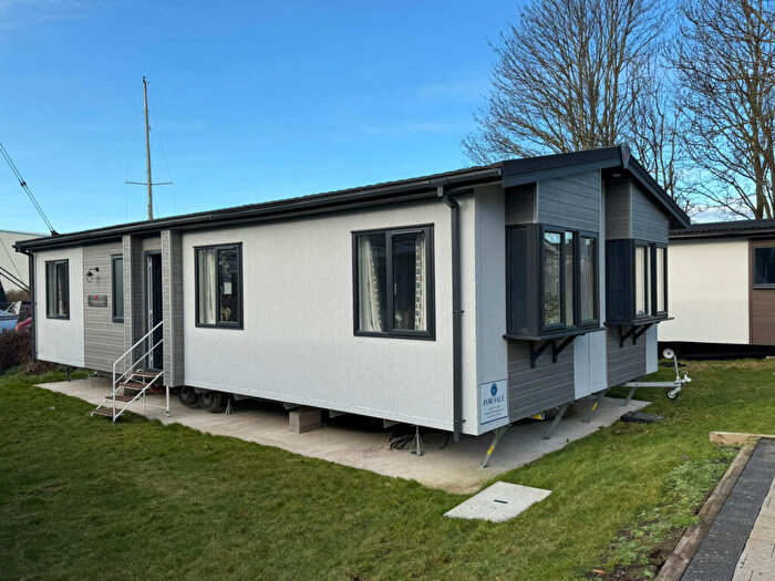 2 Bedroom Park Home For Sale In Rainham, Kent, ME8