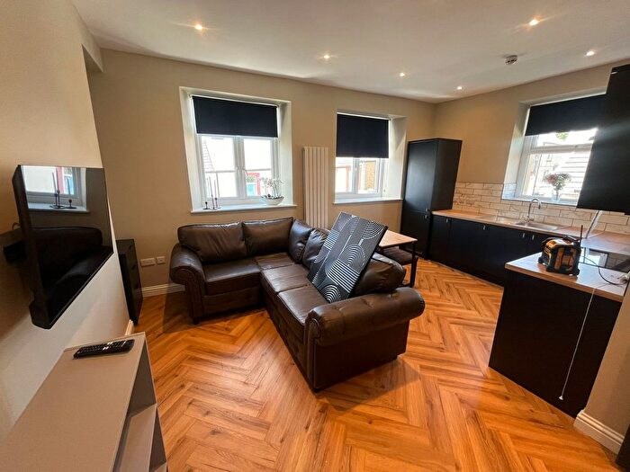 3 Bedroom Flat To Rent In Westbury Street, Swansea, SA1