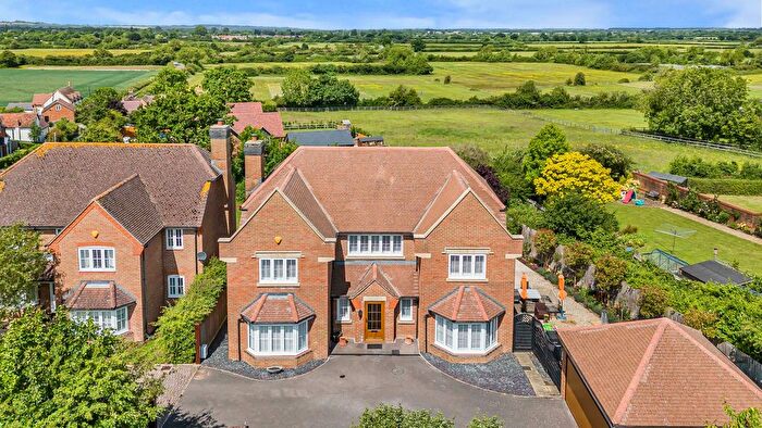 5 Bedroom Country House For Sale In Old Bryers Close, Shabbington, Aylesbury, HP18