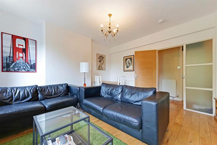 2 Bedroom Flat To Rent In Tabard Street, Borough, SE1