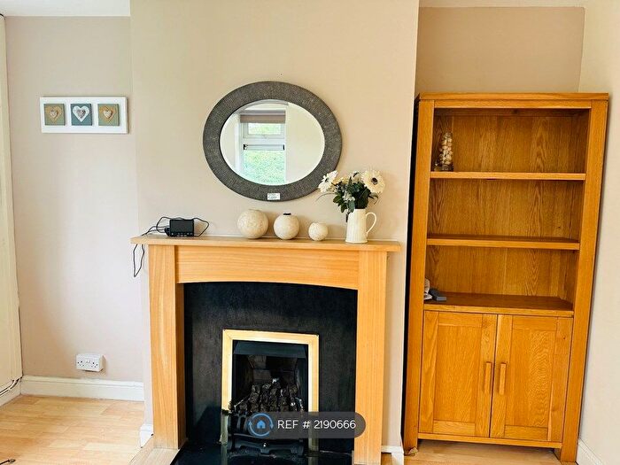 2 Bedroom Flat To Rent In Hoylake Road, Sale, M33