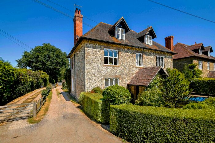 3 Bedroom Flat For Sale In The Grove, Pluckley, TN27