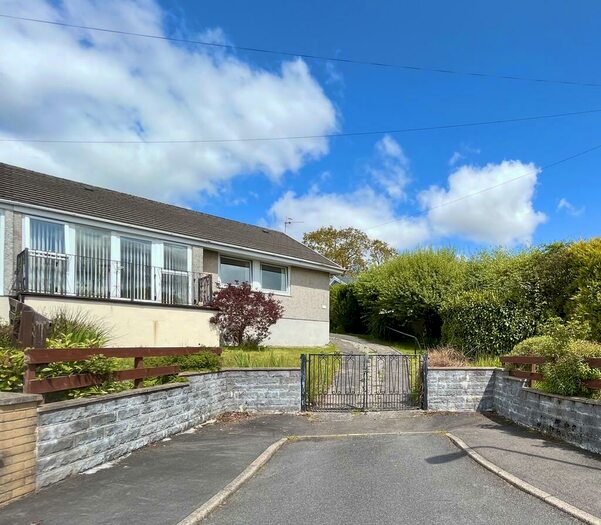 3 Bedroom Semi-Detached Bungalow For Sale In Woodland Park, Penderyn, Aberdare, Mid Glamorgan, CF44