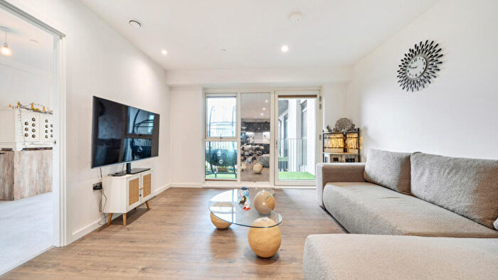 3 Bedroom Flat For Sale In Tyburn Gardens, E16