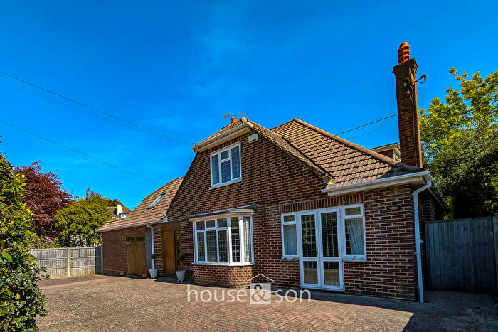 4 Bedroom Chalet For Sale In St. Ledgers Road, Bournemouth, BH8
