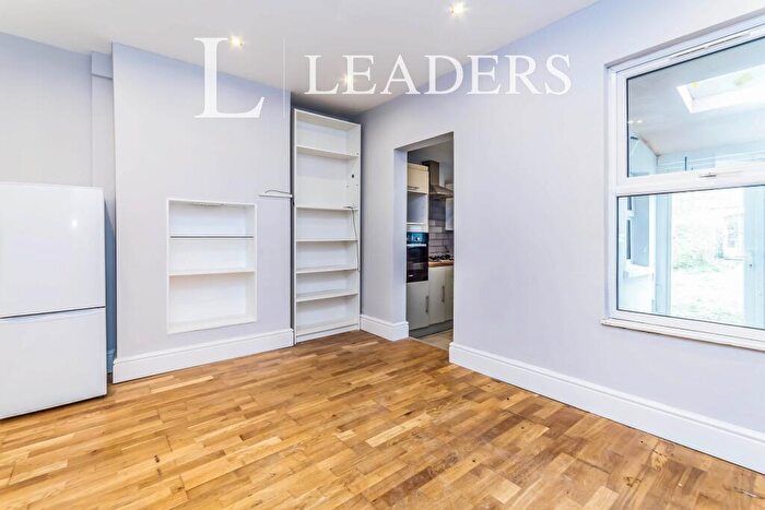 3 Bedroom End Of Terrace House To Rent In Frant Road, CR7